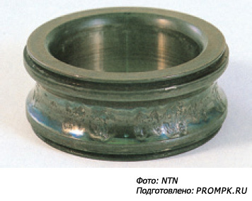 Повреждение внутреннего кольца радиального шарикового подшипника, вызванное действием чрезмерной осевой нагрузки (Фото NTN)