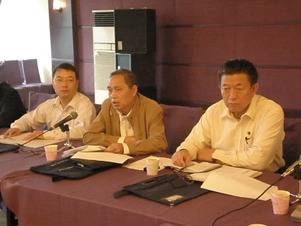 Занг Киаофан (Zhang Qiaofan), президент CBIA, выступил с важной речью